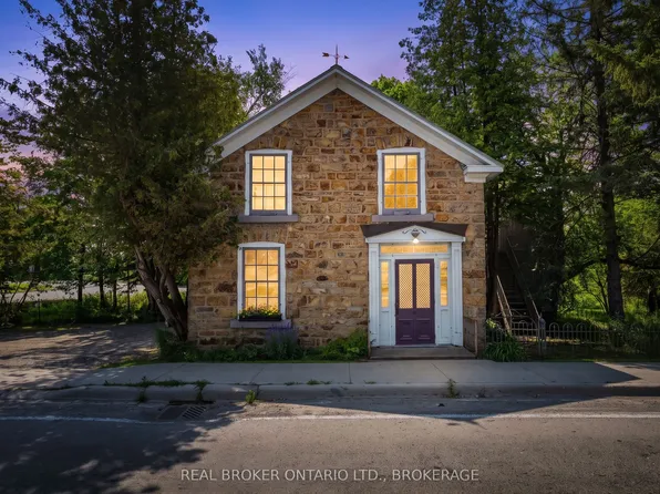 595 King St E, Gananoque, ON K7G 1H1