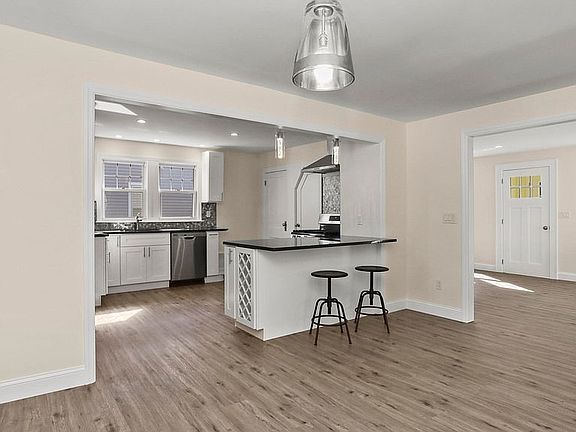 Open Kitchen w/family room