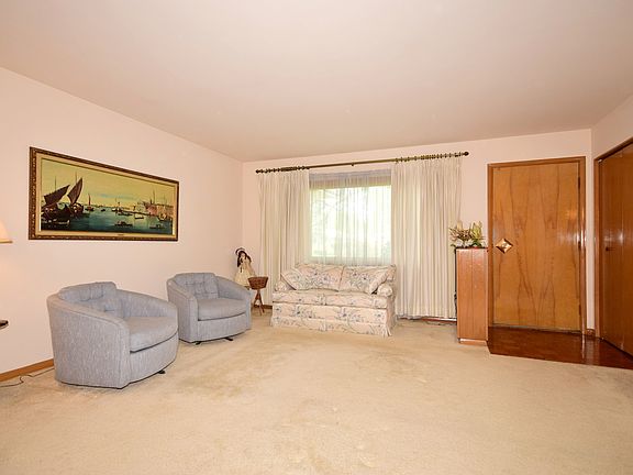 4th image of 870 Anderson Ter E