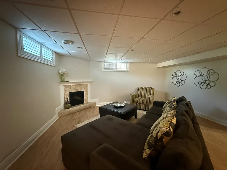 173 Hawkins Dr — Photo 9