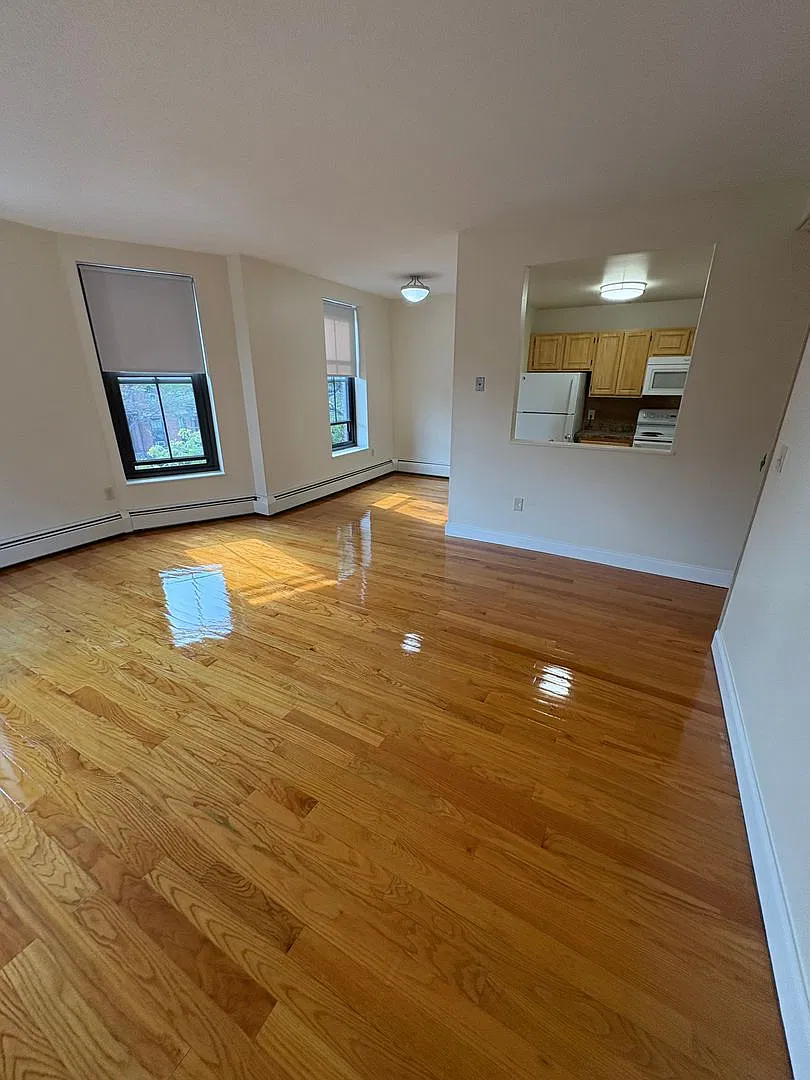 Charming & Sunlit 2-Bed in the South End — Photo 3