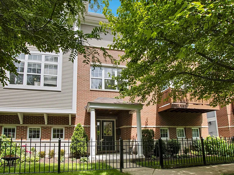 4922 S Cornell Ave #F — Photo 2