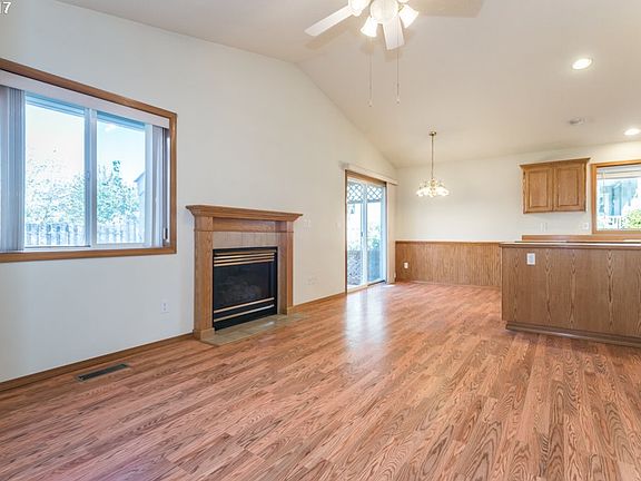 4th image of 18925 Highland Dr