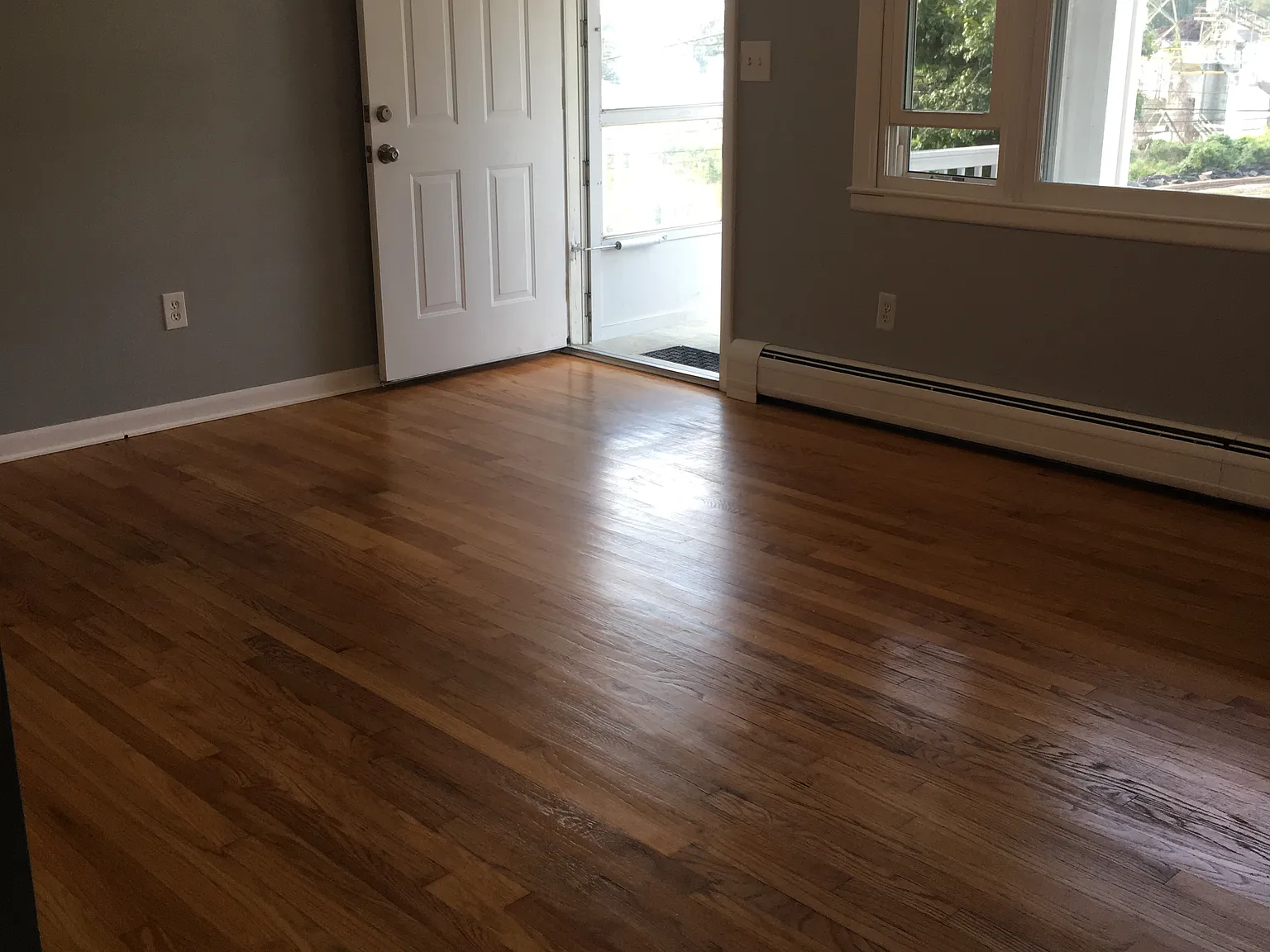 3 bed, 720 sqft, $2,200 — Photo 2