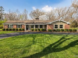 27 Chesterton Ln, Chesterfield, MO