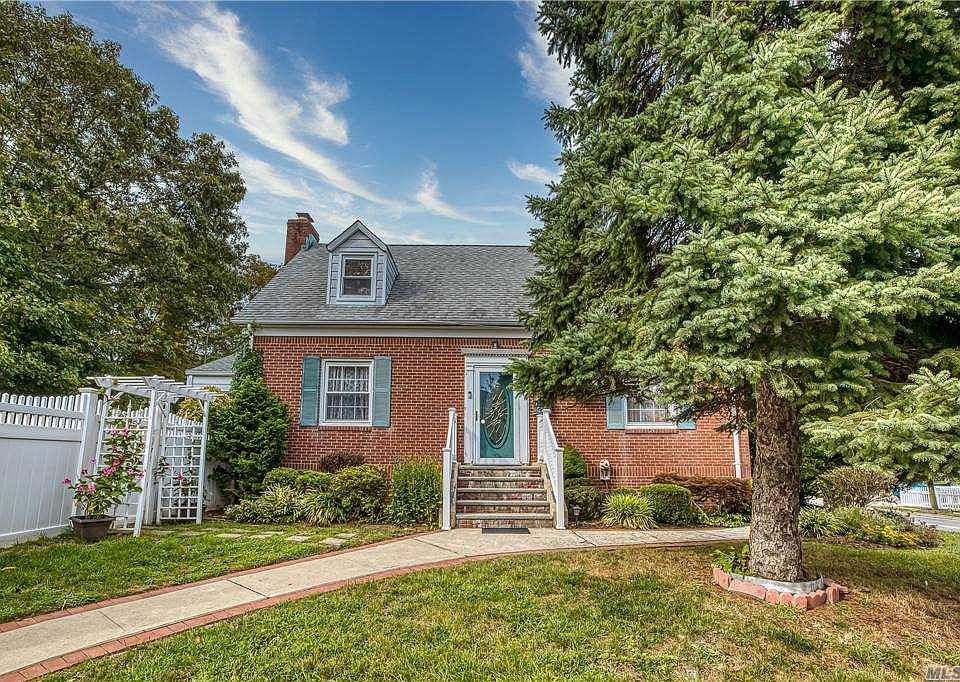1st image of 2 Laurel Ct