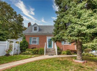 2 Laurel Ct, West Hempstead, NY 11552