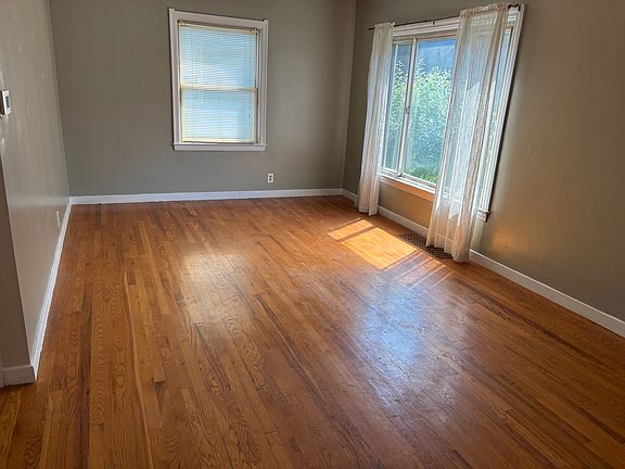 5th image of 300 Alten Ave NE