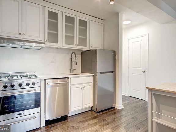 4th image of 4201 Cathedral Ave NW APT 512E
