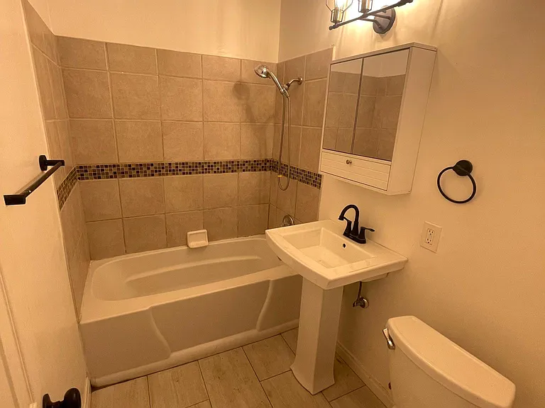 1853 Harbor Ave #2 — Photo 4