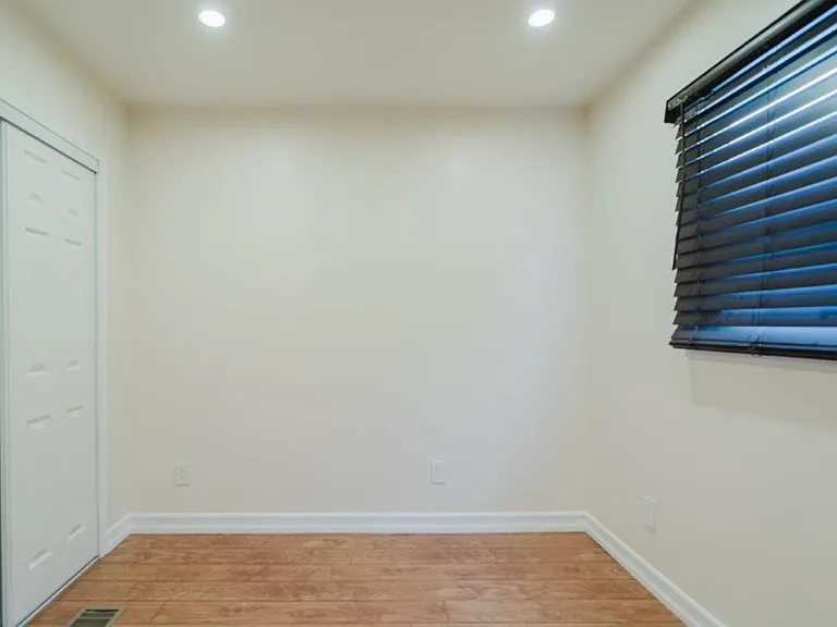 336 W Lexington Dr — Photo 22