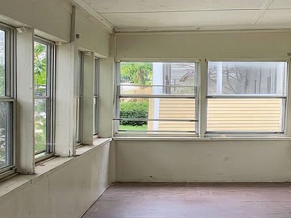 2nd image of 30 Chase St
