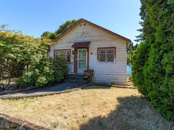 3982 Cedar Hill Cross Rd, Saanich, BC V8P 2N7