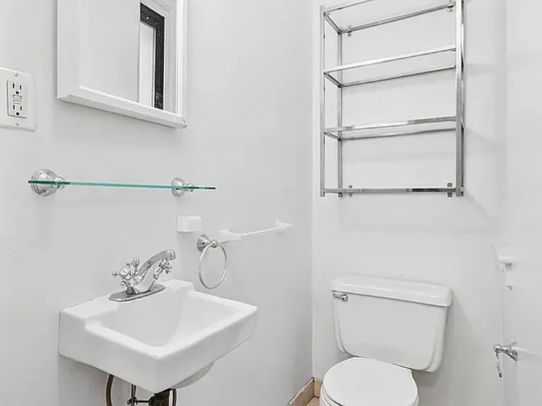25 Leroy St #10 — Photo 5