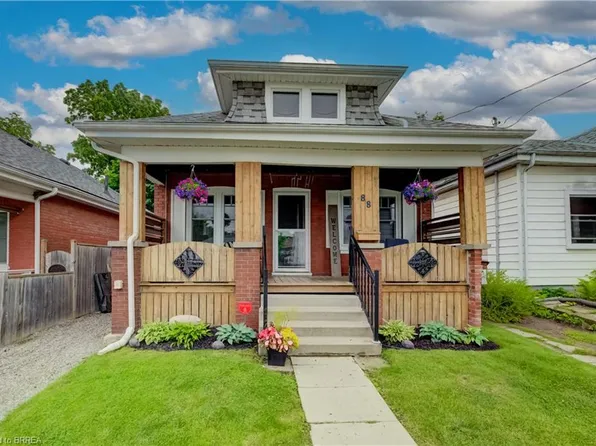 88 Walnut St, Brantford, ON N3T 1H4