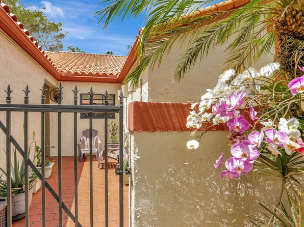 128 Centennial Court, Deerfield Beach, FL 33442