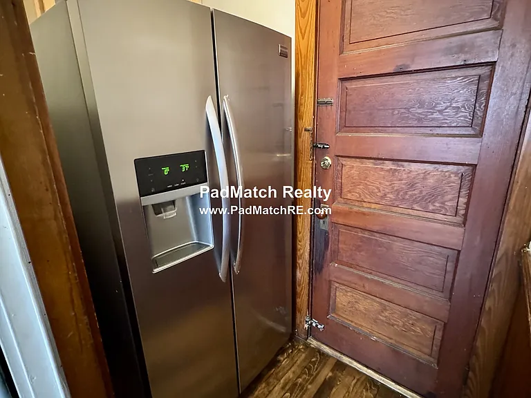 Eat-in-Kitchen