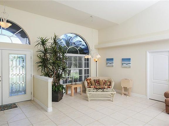 4th image of 851 Rotonda Cir