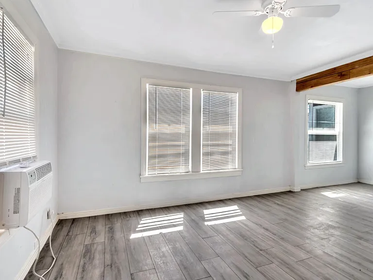 305 N Robinson St #D — Photo 23