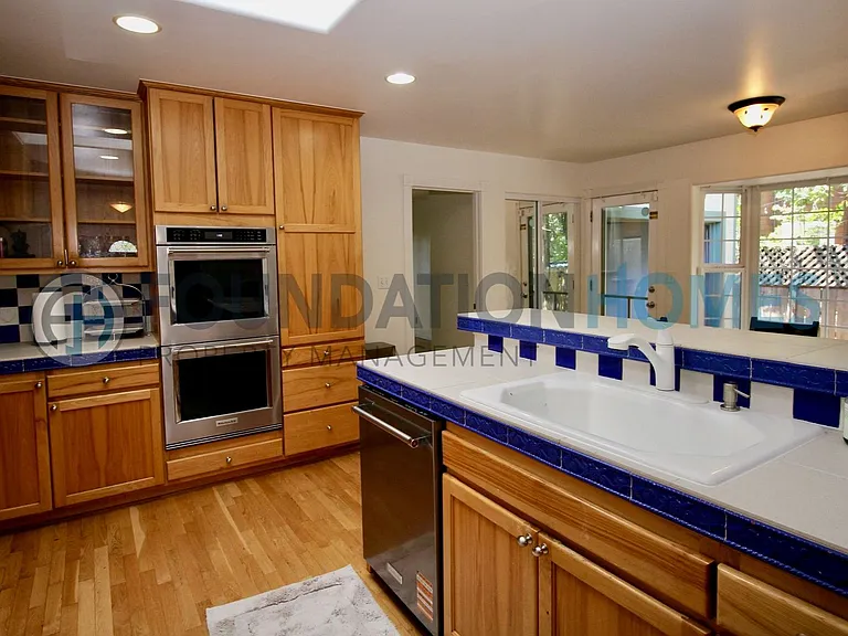 9 Scenic Ave — Photo 2