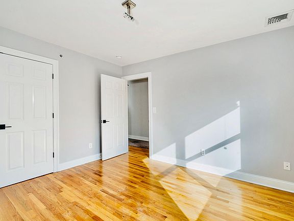 5th image of 187 Woodside Ave #2