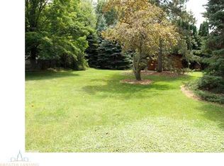2214 Robinson Rd, Lansing, MI 48910