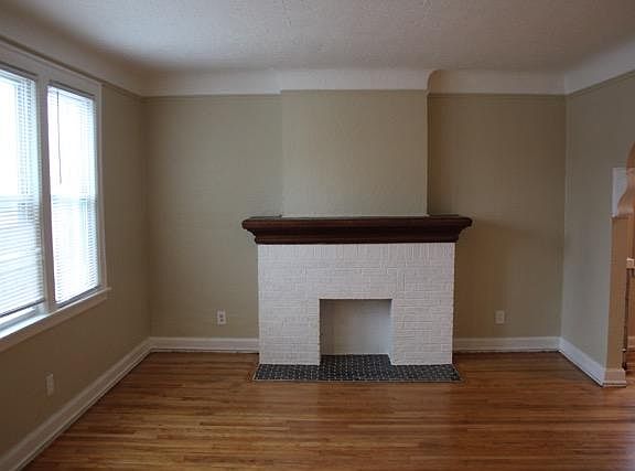 3rd image of 15080 Sussex St