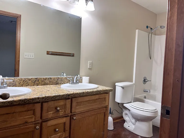 4440 Brown St — Photo 6