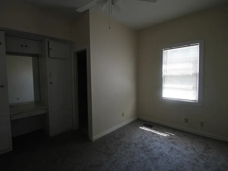 556 Flint St — Photo 17