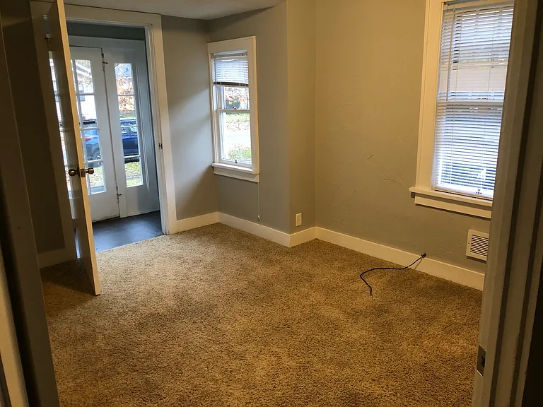 1332 E Donald St — Photo 8