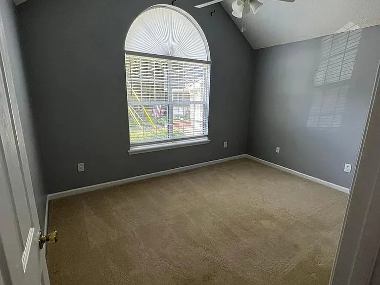 2945 Pointewest Dr — Photo 14