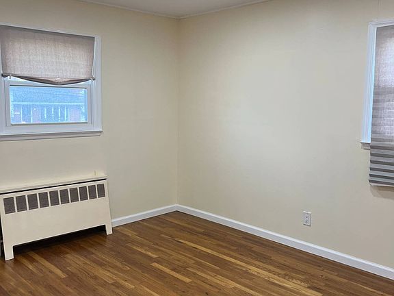 4th image of 15 Deer Ln