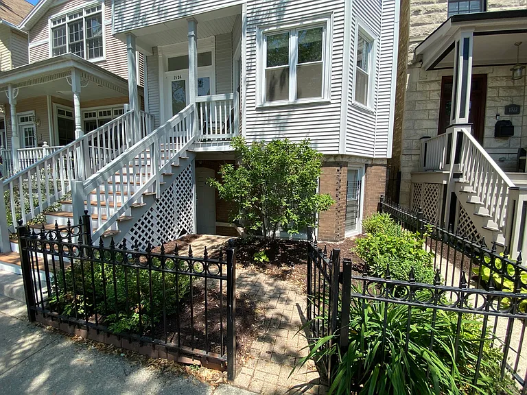 1324 W Byron St #2 — Photo 17