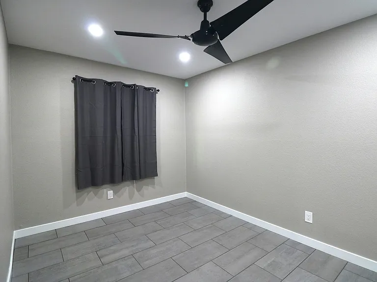 1 N Naco Way #1 — Photo 11