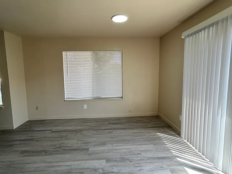1424 Sylvan Ave — Photo 7