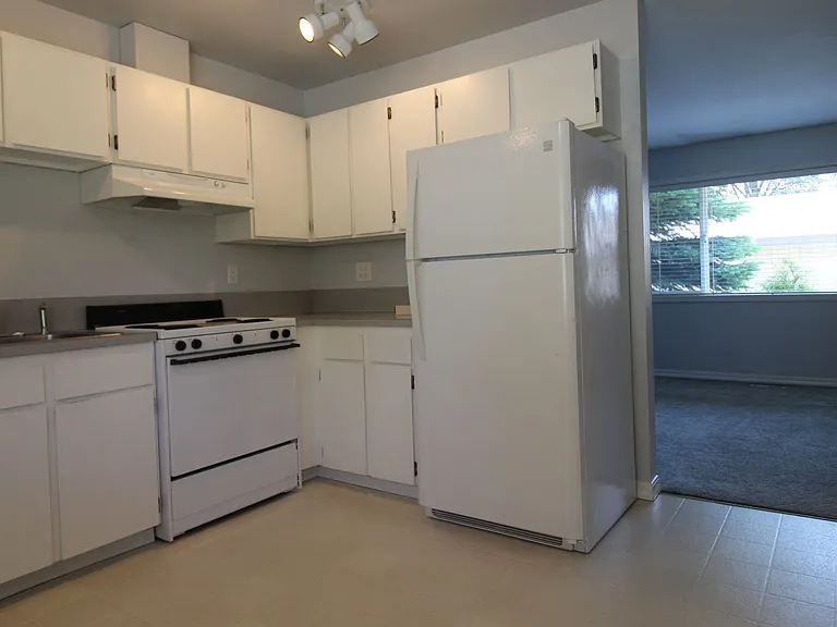 738-744 W Oregon Ave — Photo 7
