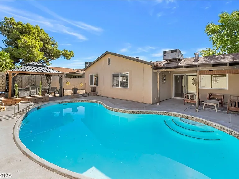 4565 Meridian Dr — Photo 19