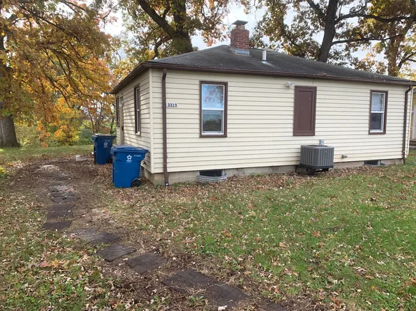 3315 Valley Dr, Le Claire, IA 52753