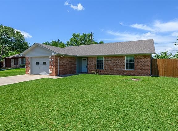 3rd image of 1605 Fairfield Cir