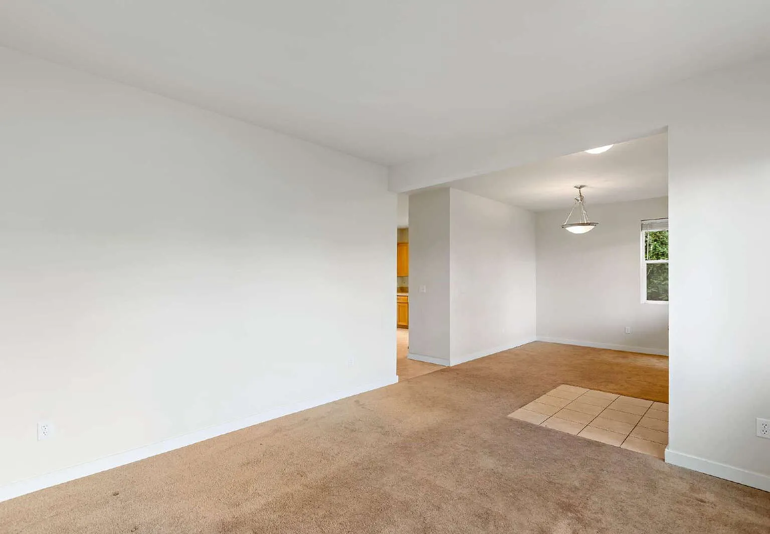 Enjoy this immaculate home in a park-like setting showcasing the beauty of the Issaquah Highland ... — Photo 4