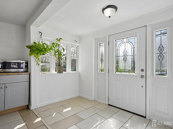 3rd image of 600 Rugby St