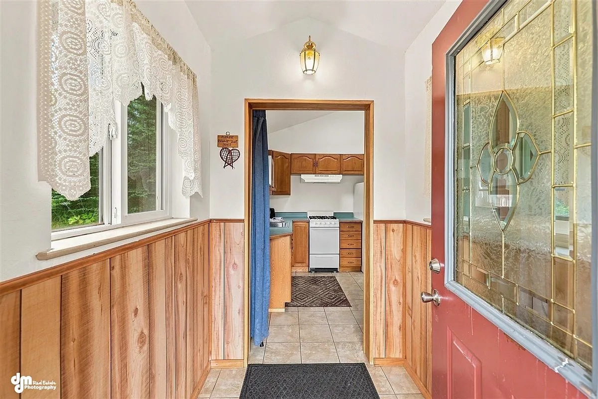 Studio, 825 sqft, $1,800 — Photo 4