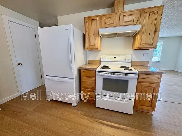 222 E I St — Photo 7
