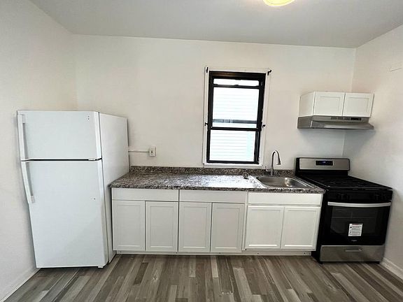 4th image of 23 East Ave #1