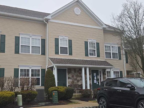 3rd image of 304 Jasper Ct