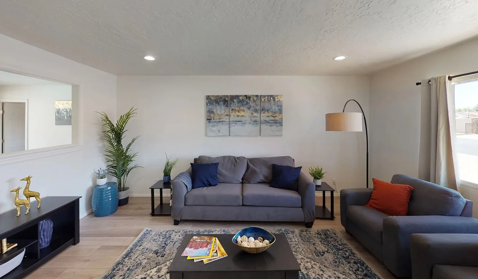 6 bed, 1721 sqft, $750 — Photo 2
