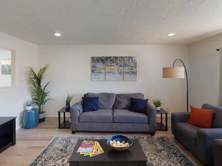 328 E Dunbar Dr #1 — Photo 2