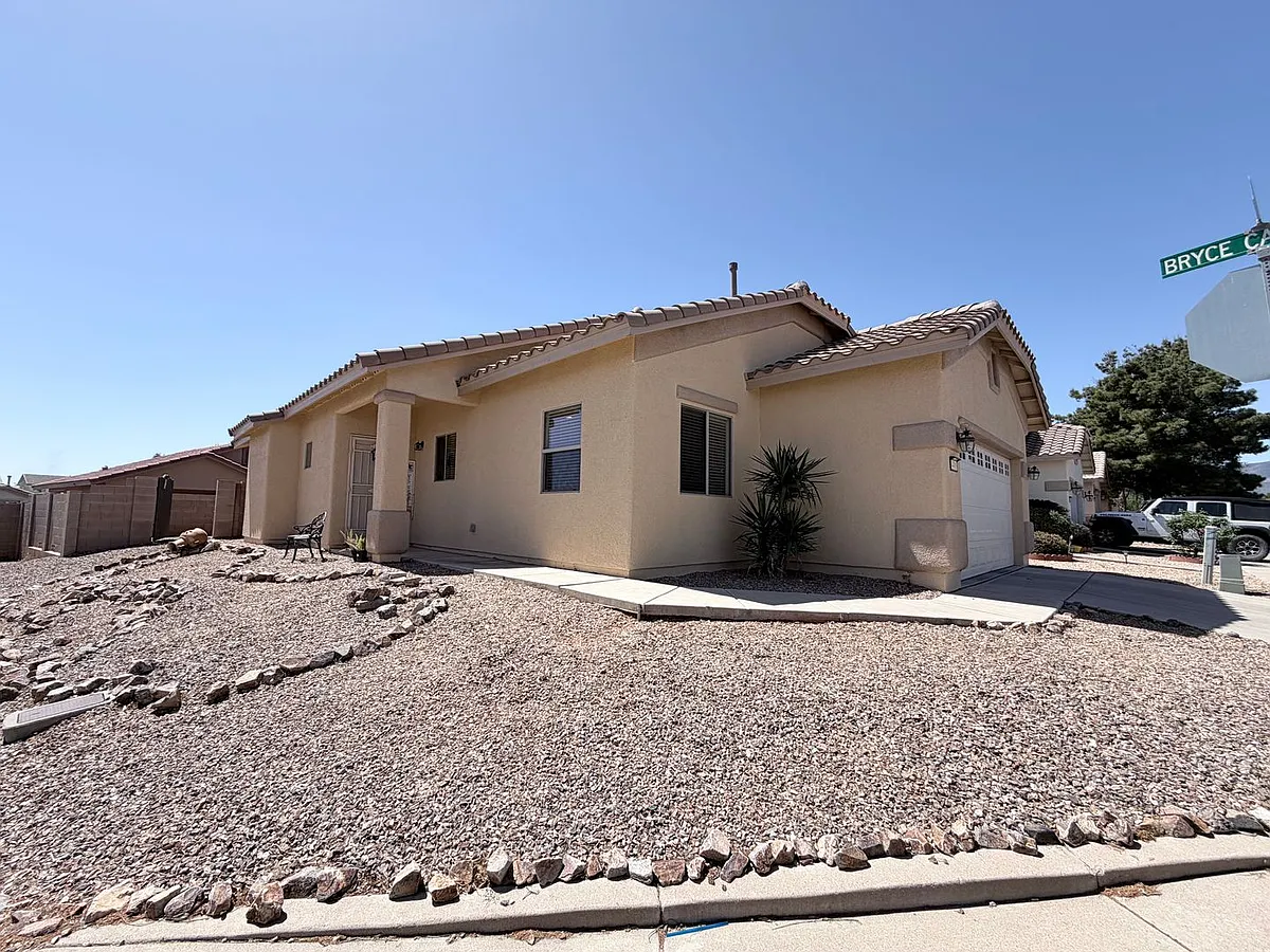 Building Photo - 4488 Resort Dr