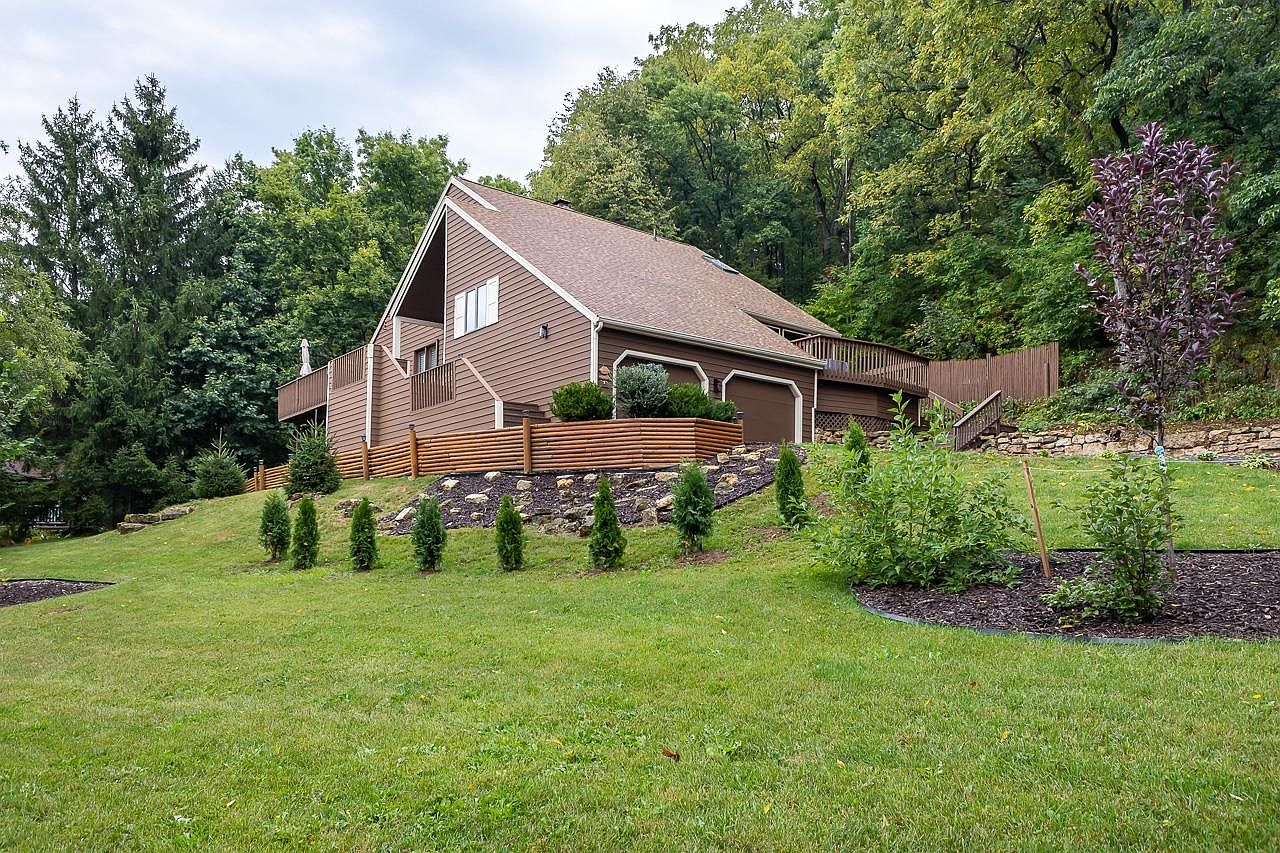 22 Longwood Dr, Galena, IL 61036 MLS 202305491 Zillow