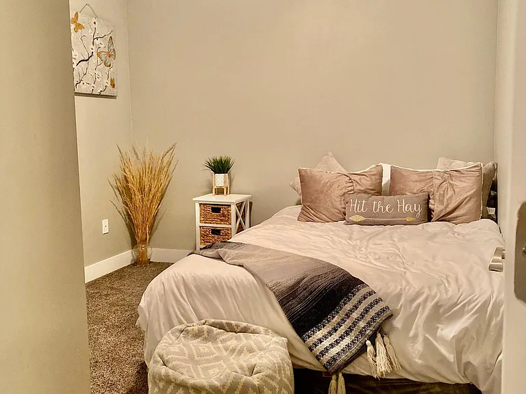 571 N Redwood Rd — Photo 8